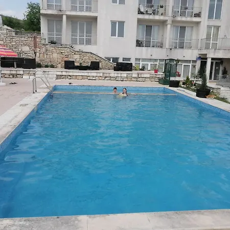 Κάμπινγκ каравана под наем с невероятна морска панорама