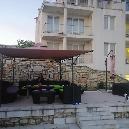 каравана под наем с невероятна морска панорама Κάμπινγκ